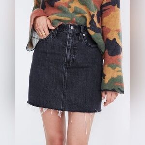 FINAL SALE Madewell Rigid Denim Straight Mini Skirt in Hideaway Wash Size 2